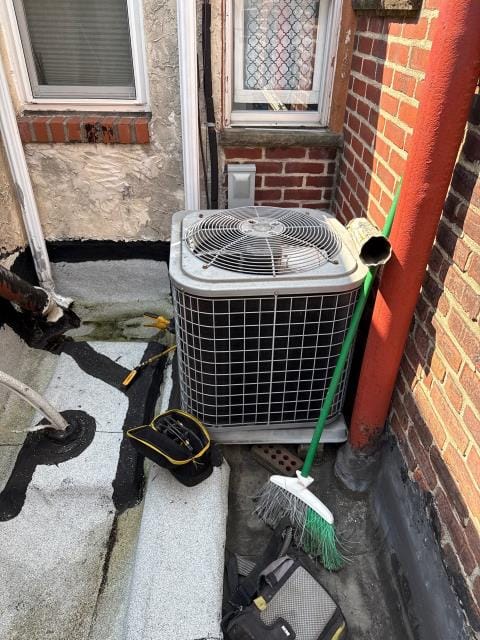 Provided service for a homeowner whose ac had been losing cooling performance throughout the summer. Completed a dual secondary voltage control service on the older electric system and verified safe operation. Another neighbor is ready for reliable comfort during the heat.