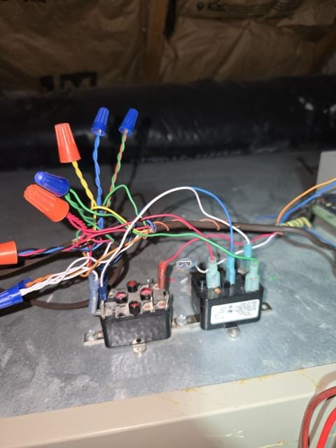 Performed a multi-zone heating diagnostic innewtown, pa 18940. One zone’s thermostat wasn’t communicating with the heat pump, and all three zones had no communication between the thermostat and the radiant heat circulator pump. Completed a full heat pump system diagnostic and shared recommendations for repair.