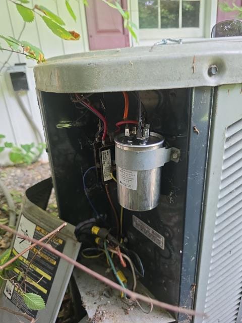 Provided ac service in southampton, pa 18966. Installed dual secondary voltage control to improve efficiency and prevent future compressor issues. Another neighbor ready for the hot summer days.