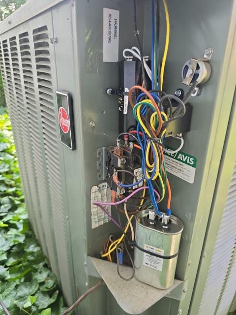 Performed annual maintenance on a rheem hvac system for a club member in richboro, pa 18954. Checked electrical connections, cleaned components, and tested heating output to prepare the system for winter. Preventive care keeps our members’ systems reliable all season long.
