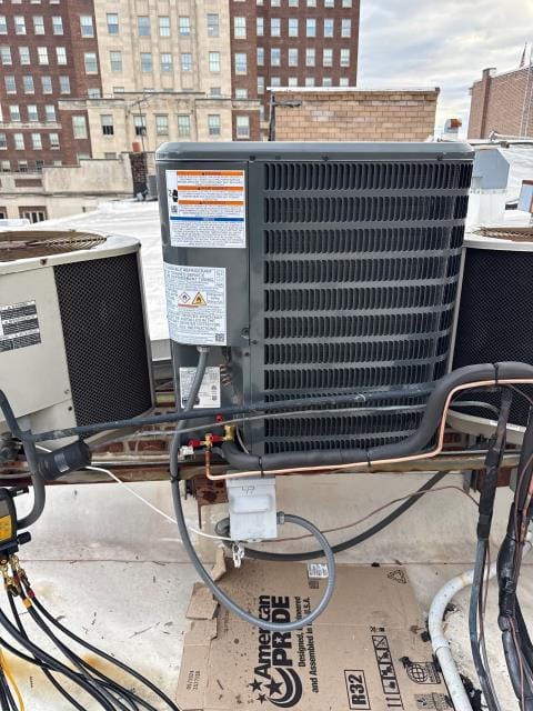 Completed installation of a new goodman 2-ton heat pump system for a homeowner. The old system used r22 and was over 20 years old and no longer held refrigerant, so we replaced it with a high-efficiency goodman heat pump and matching air handler. The new system was pressure tested, charged, and fully commissioned for reliable year-round heating and cooling. Another satisfied neighbor ready for the season ahead.